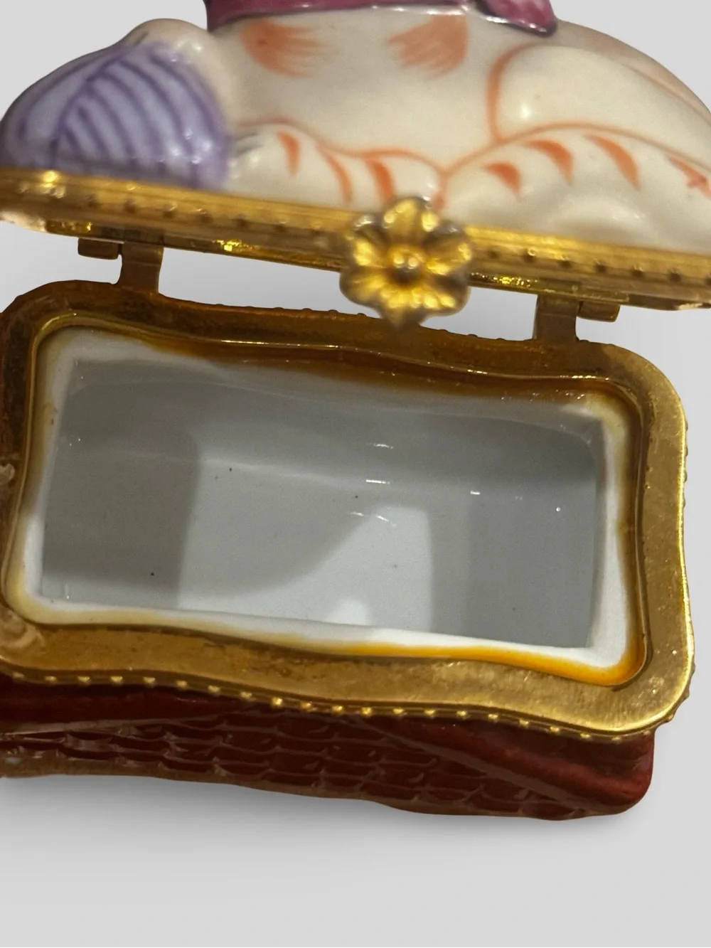 Decorative White Cat Trinket Box with Pink Collar and Red Base
